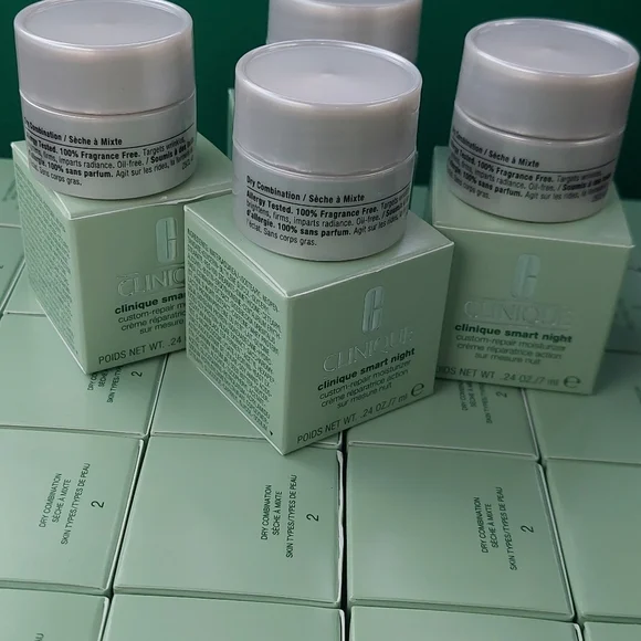4 New Clinique Smart Night Moisturizer .24 oz Trail Size - Picture 3 of 3